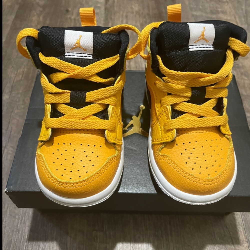 Jordan 1 mid